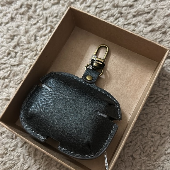 Frye And Co. Vegan Leather Earbud Case pro Pebbled black NEW - Picture 2 of 4